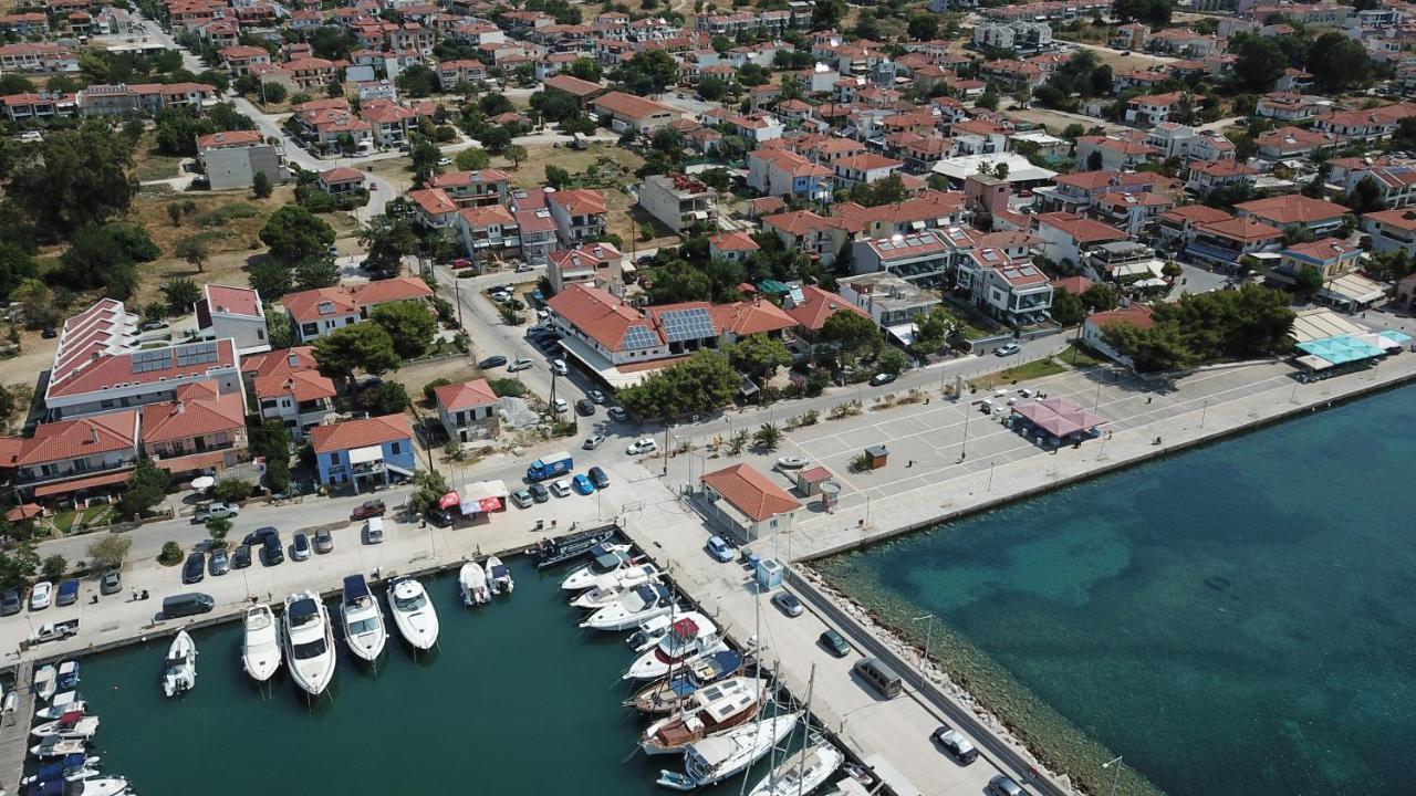 Marina Hotell Nikíti Eksteriør bilde