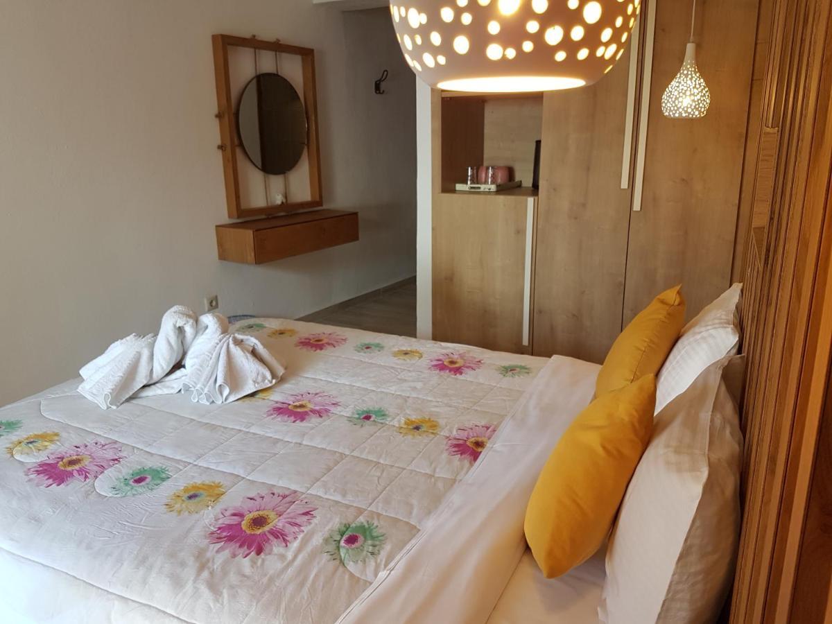 Marina Hotell Nikíti Eksteriør bilde